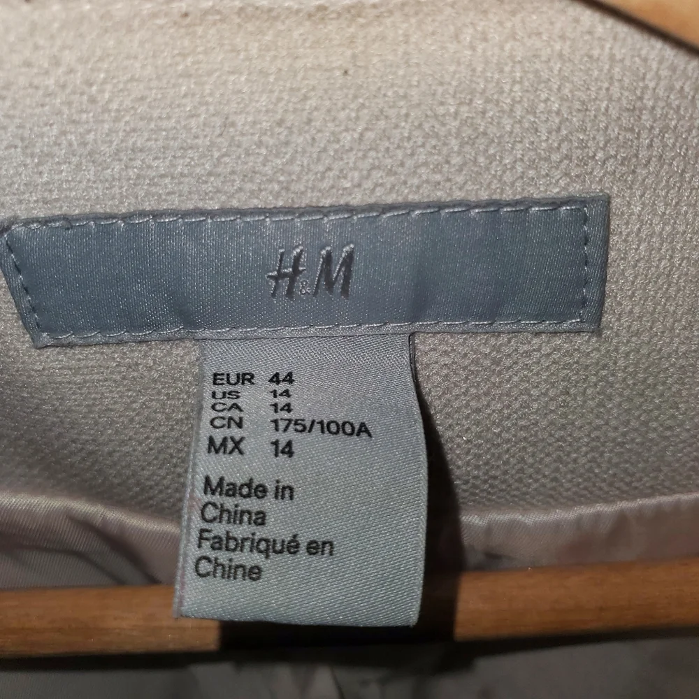 H&M Cream Blazer - Picture 9 of 9